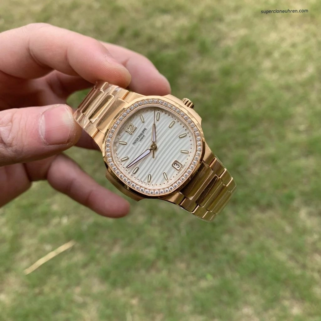Premium Replica Uhr Patek Philippe Nautilus 7118/1200R-001 Roségold mit Diamantlünette 35,2 mm