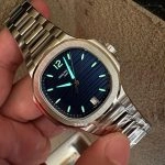 Premium Replica Uhr Patek Philippe Nautilus 7118/1A-001 mit blauem Zifferblatt und Edelstahlband 35,2 mm