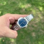 Premium Replica Uhr Patek Philippe Nautilus 7118/1A-001 mit blauem Zifferblatt und Edelstahlband 35,2 mm