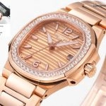 Premium Replica Uhr Patek Philippe Nautilus 7010/1R-012 Roségold mit Diamantbesatz 32 mm