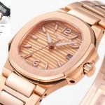 Premium Replica Uhr Patek Philippe Nautilus 7010/1R-012 Roségold mit Diamantbesatz 32 mm