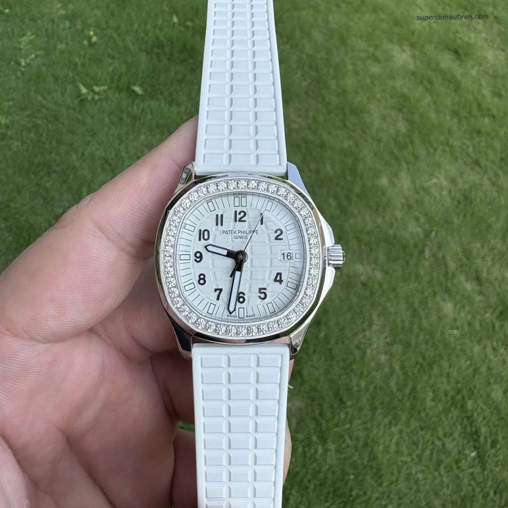 Premium Replica Uhr Patek Philippe Aquanaut 5067A-011 aus Edelstahl mit Diamantbesatz 35,6 mm