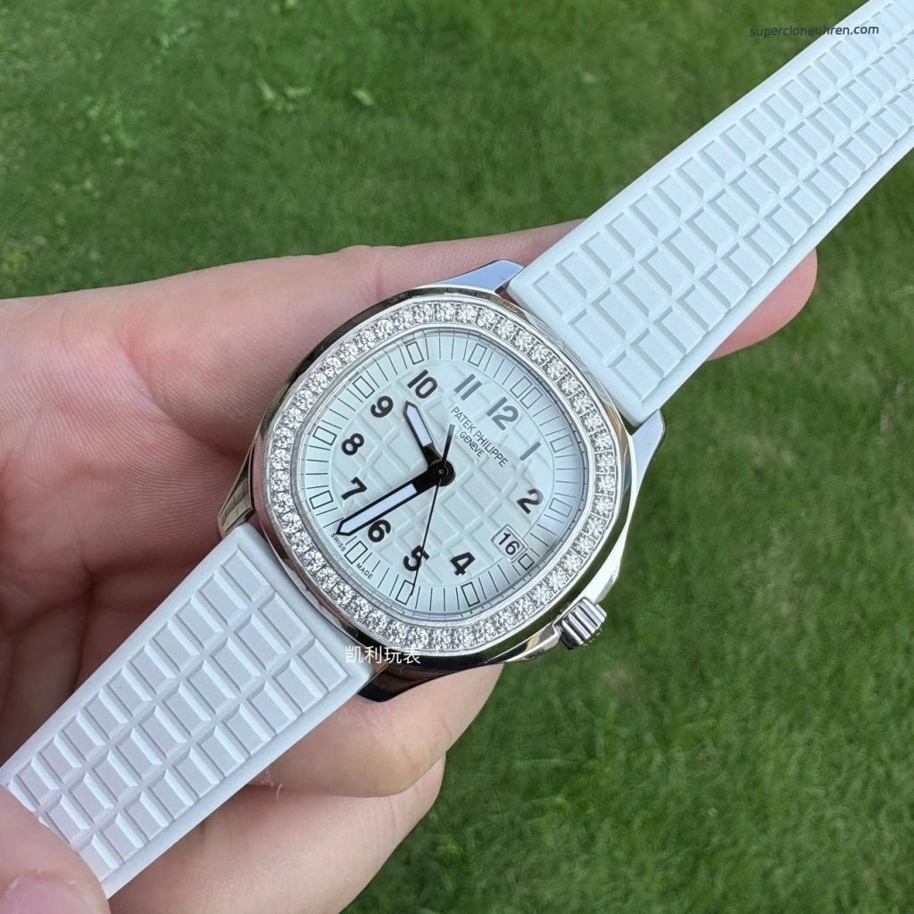 Premium Replica Uhr Patek Philippe Aquanaut 5067A-011 aus Edelstahl mit Diamantbesatz 35,6 mm