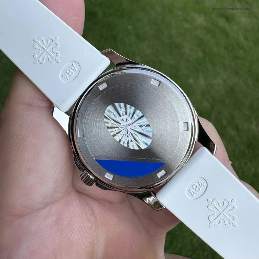 Premium Replica Uhr Patek Philippe Aquanaut 5067A-011 aus Edelstahl mit Diamantbesatz 35,6 mm