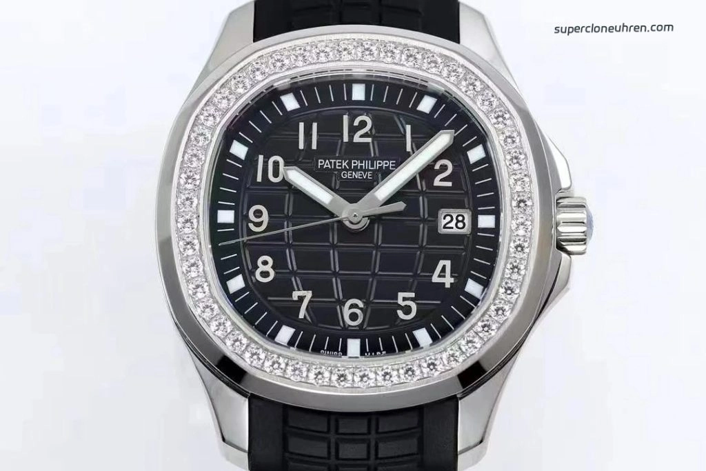 Premium Replica Uhr Patek Philippe Aquanaut 5267/200A-001 mit Diamantlünette und Kautschukband 38,8 mm