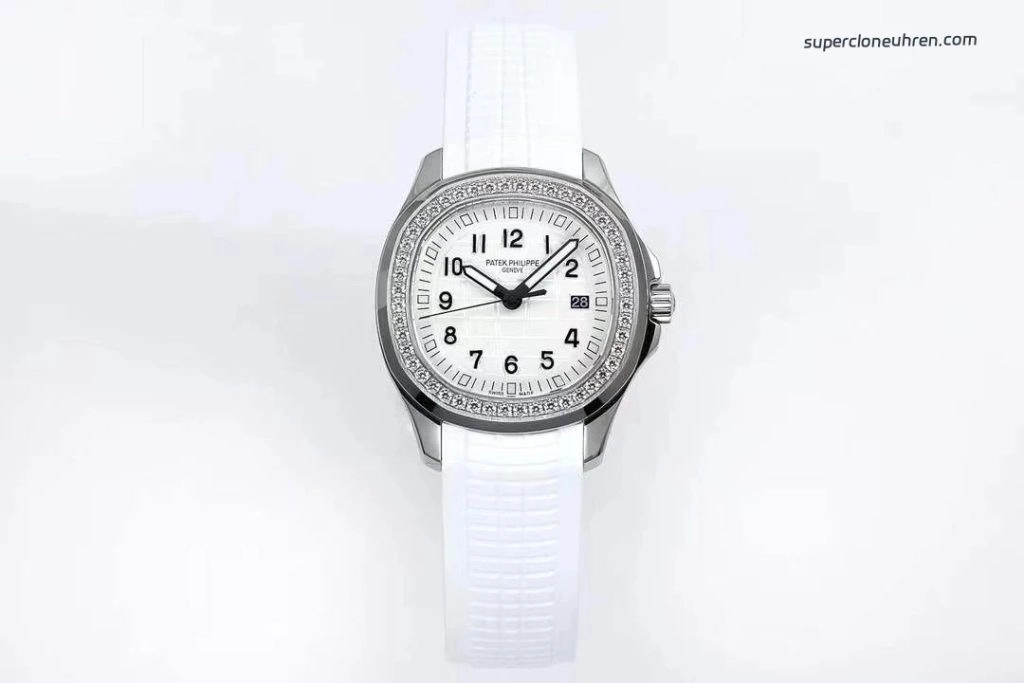 Premium Replica Uhr Patek Philippe Aquanaut 5267/200A-010 mit Diamantlünette und Kautschukband 38,8mm