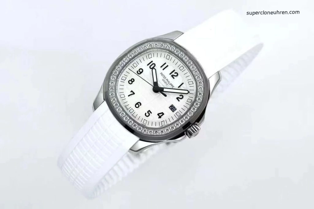 Premium Replica Uhr Patek Philippe Aquanaut 5267/200A-010 mit Diamantlünette und Kautschukband 38,8mm