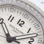 Premium Replica Uhr Patek Philippe Aquanaut 5267/200A-010 mit Diamantlünette und Kautschukband 38,8mm