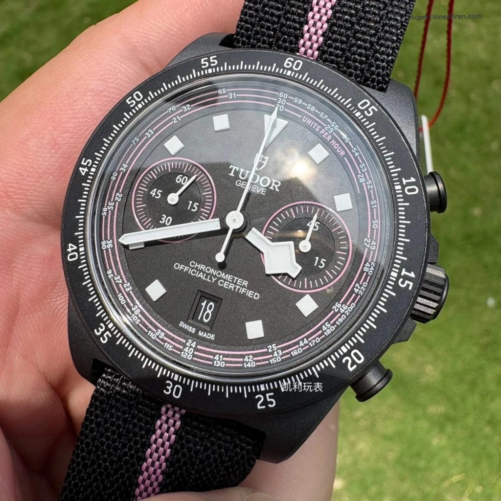 1:1 Super Clone Uhr Tudor Fastrider Black Shield Chronograph 25827KNRS Schwarz-Rosa Karbon 43mm