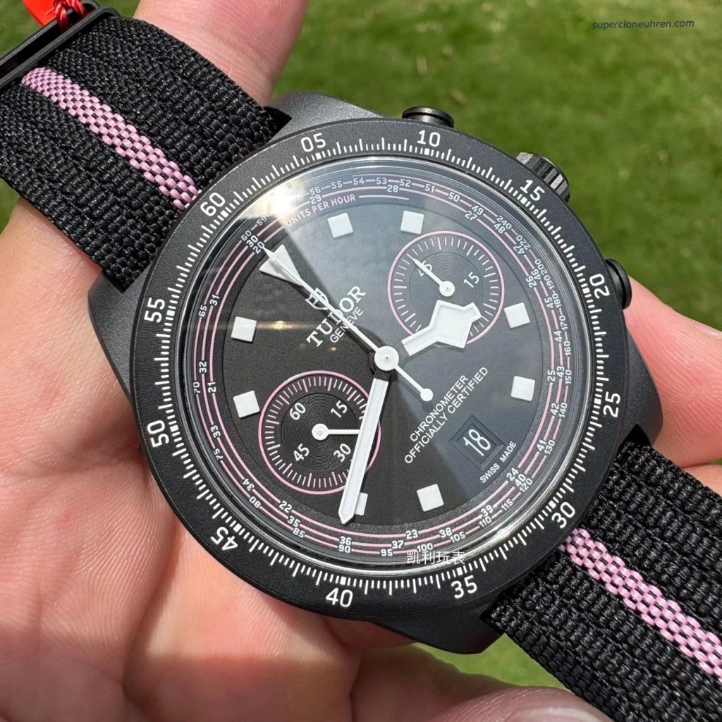 1:1 Super Clone Uhr Tudor Fastrider Black Shield Chronograph 25827KNRS Schwarz-Rosa Karbon 43mm