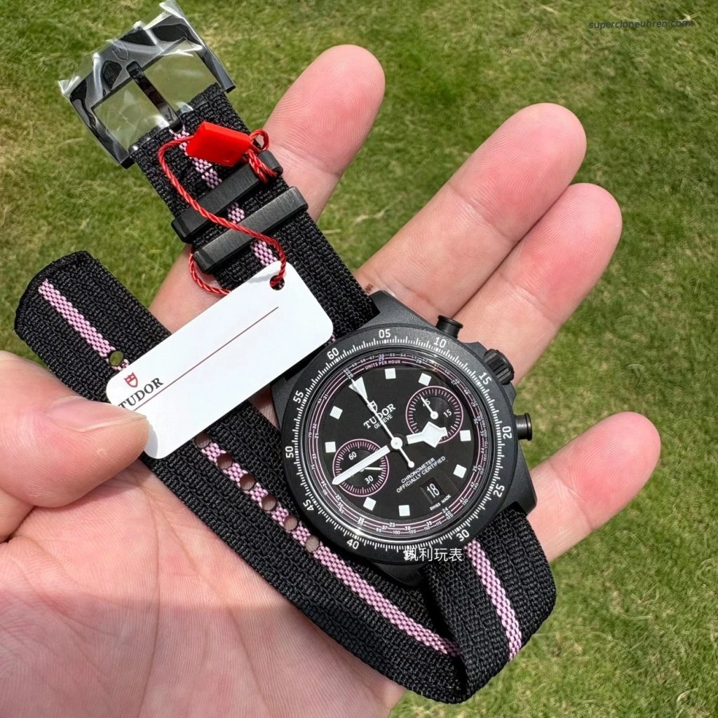 1:1 Super Clone Uhr Tudor Fastrider Black Shield Chronograph 25827KNRS Schwarz-Rosa Karbon 43mm