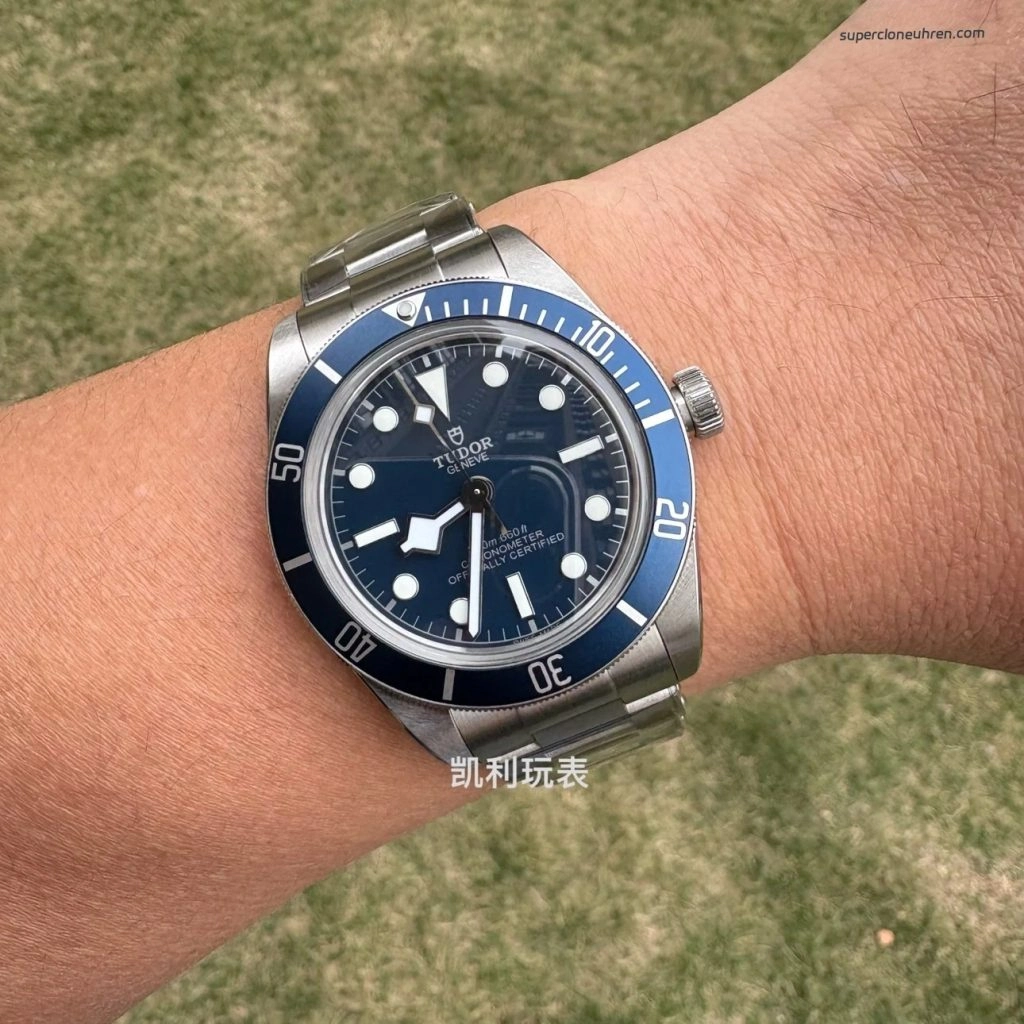 1:1 Super Clone Uhr Tudor Black Bay 58 M79030B-0001 Blaues Zifferblatt Stahlband 39mm
