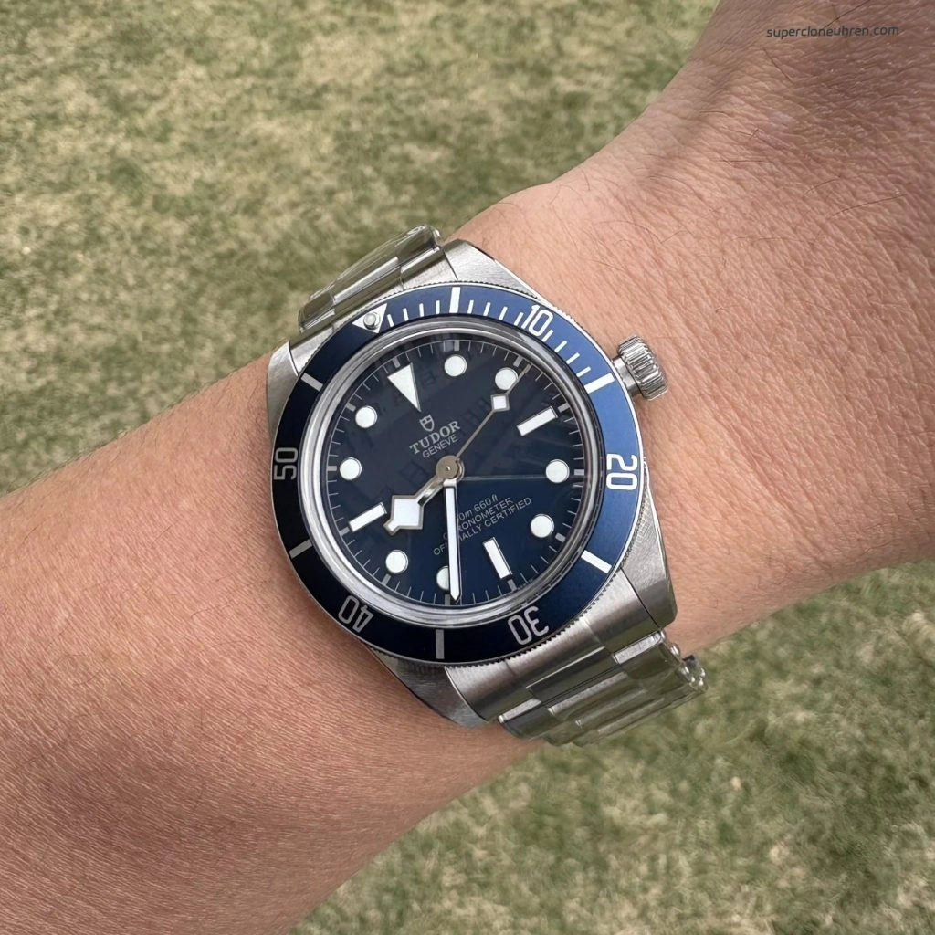 1:1 Super Clone Uhr Tudor Black Bay 58 M79030B-0001 Blaues Zifferblatt Stahlband 39mm