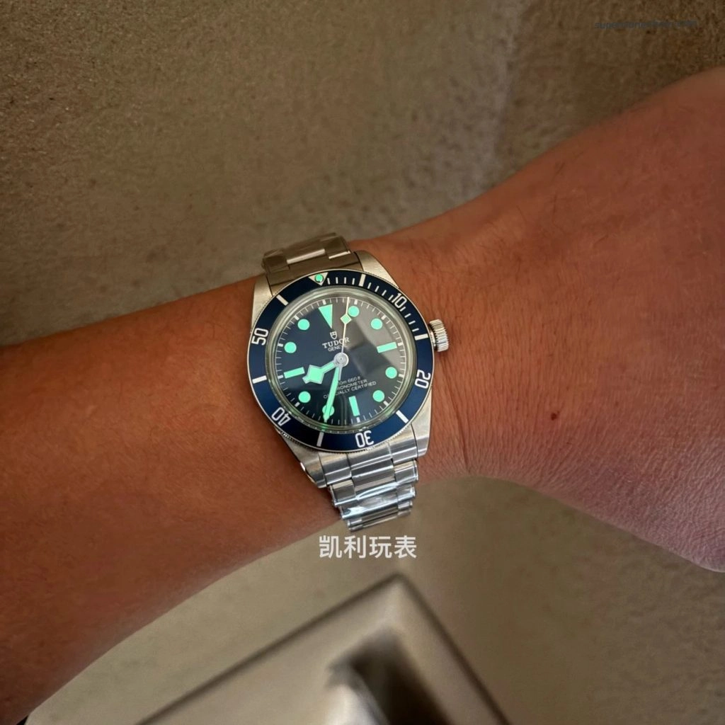 1:1 Super Clone Uhr Tudor Black Bay 58 M79030B-0001 Blaues Zifferblatt Stahlband 39mm