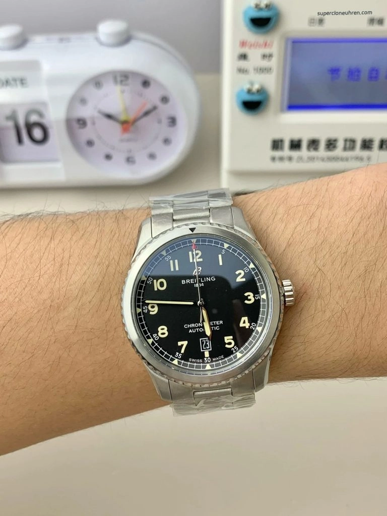 1:1 Super Clone Uhr Breitling Navitimer 8 A17315101B1A1 Schwarzes Zifferblatt Stahlband 41mm
