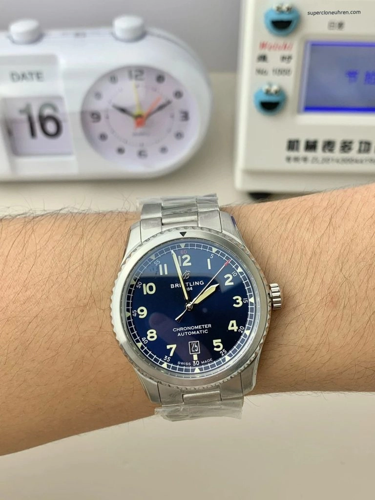 1:1 Super Clone Uhr Breitling Navitimer 8 A17315101C1A1 Blaues Zifferblatt Stahlband 41mm