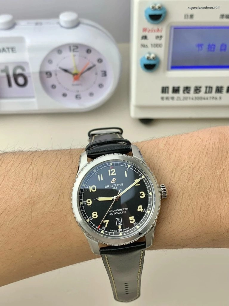 1:1 Super Clone Uhr Breitling Navitimer 8 A17315101B1X1 Schwarzes Zifferblatt Lederarmband 41mm