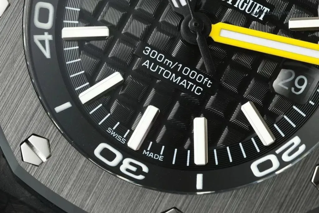 1:1 Super Clone Uhr Audemars Piguet Royal Oak Offshore 15706AU Carbongehäuse 42mm