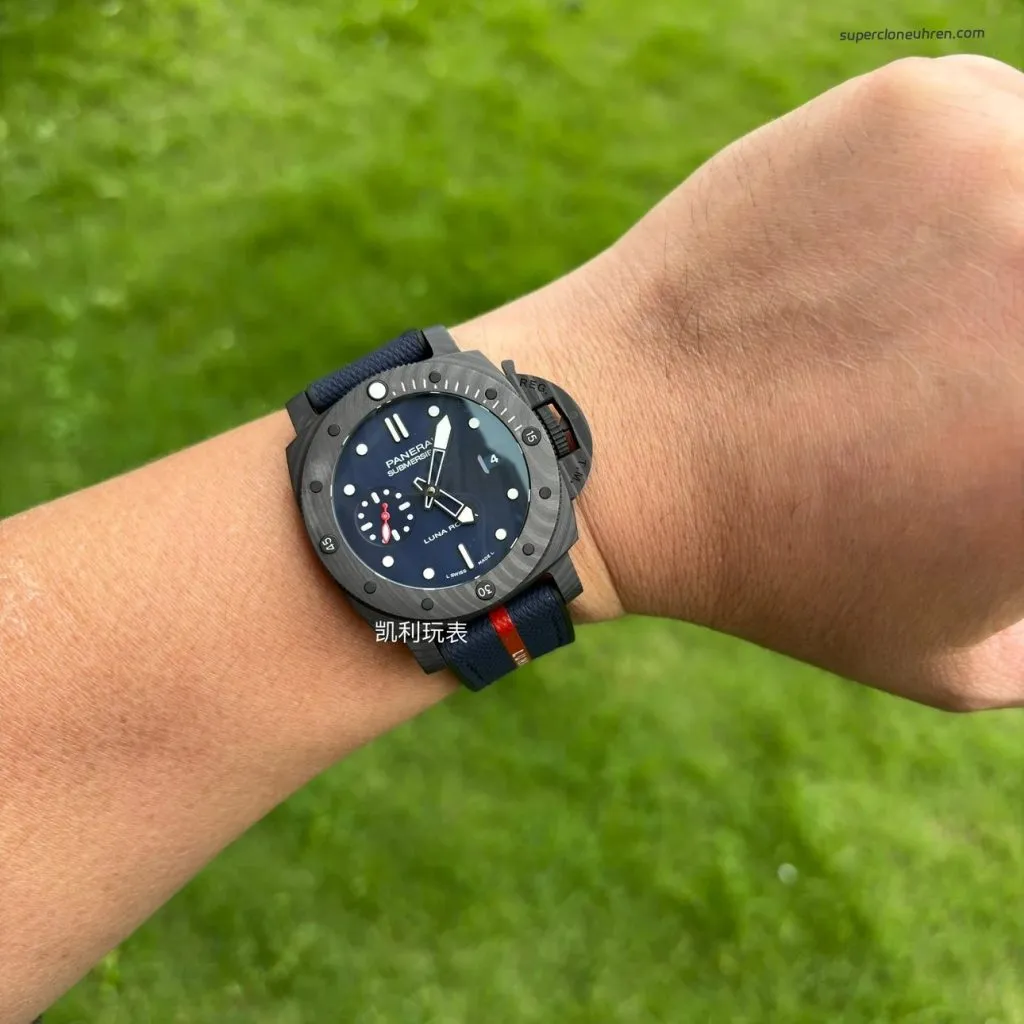 1:1 Super Clone Uhr Panerai Submersible Luna Rossa PAM01563 Carbongehäuse 42mm