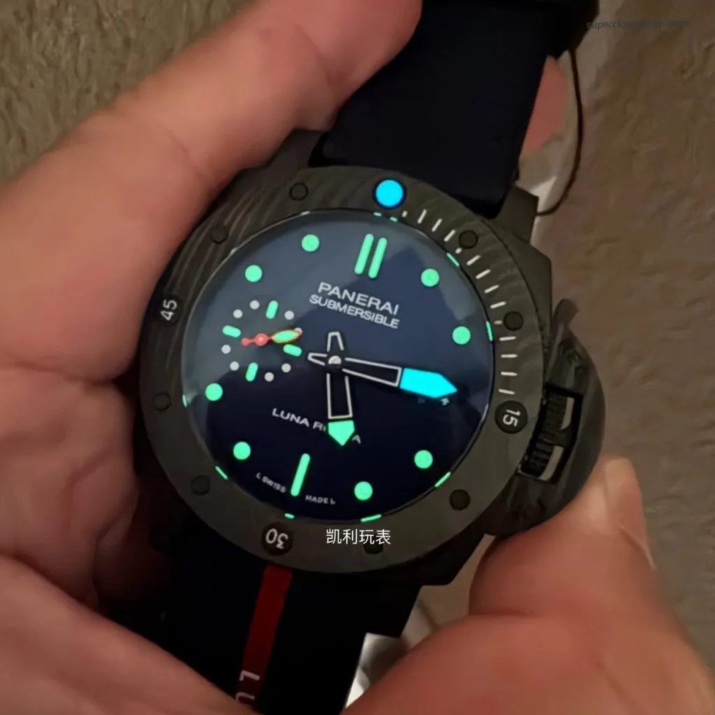 1:1 Super Clone Uhr Panerai Submersible Luna Rossa PAM01563 Carbongehäuse 42mm