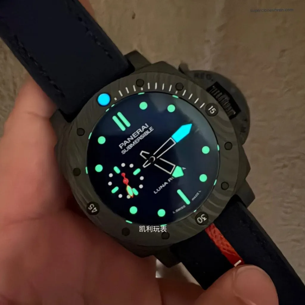 1:1 Super Clone Uhr Panerai Submersible Luna Rossa PAM01563 Carbongehäuse 42mm