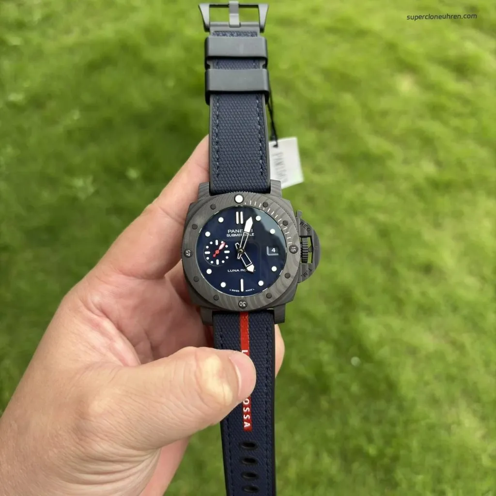 1:1 Super Clone Uhr Panerai Submersible Luna Rossa PAM01563 Carbongehäuse 42mm