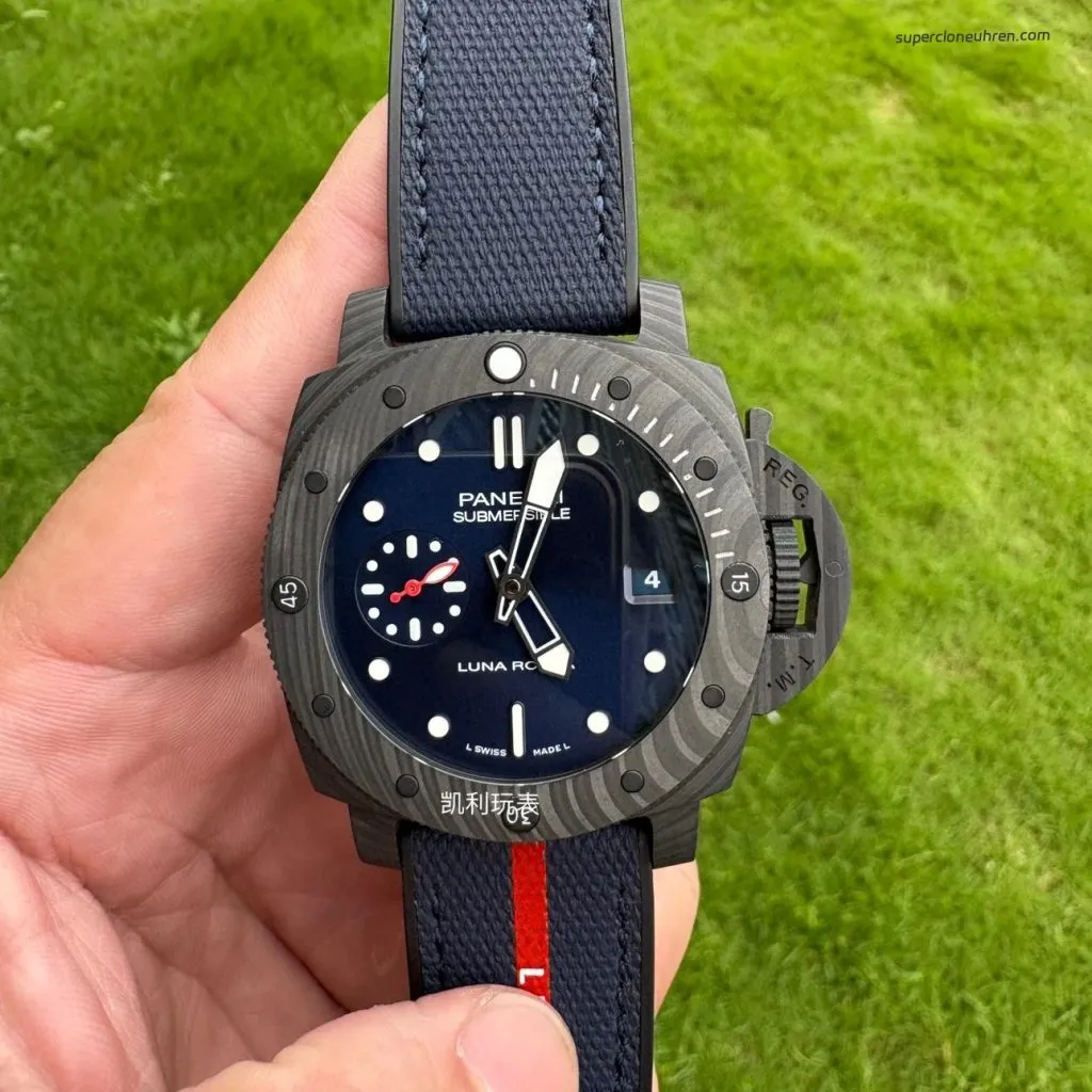 1:1 Super Clone Uhr Panerai Submersible Luna Rossa PAM01563 Carbongehäuse 42mm