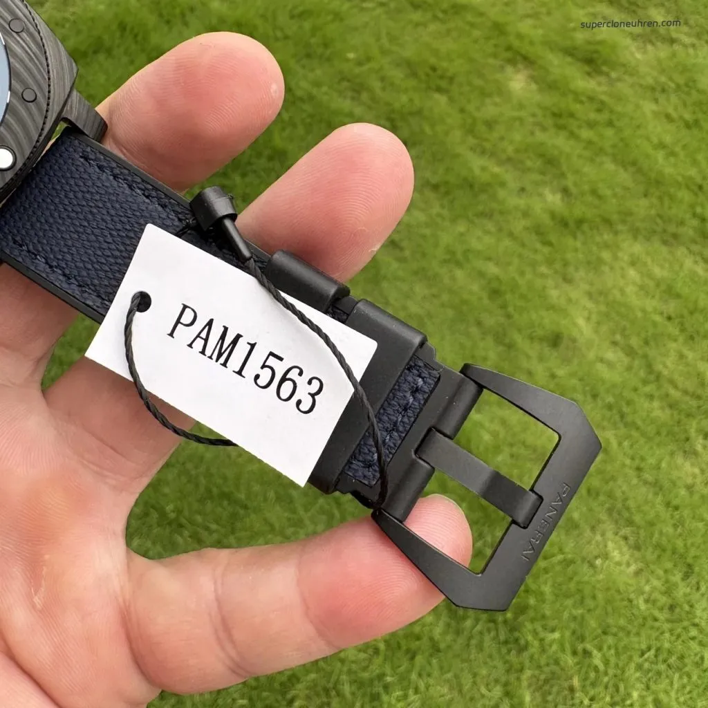 1:1 Super Clone Uhr Panerai Submersible Luna Rossa PAM01563 Carbongehäuse 42mm