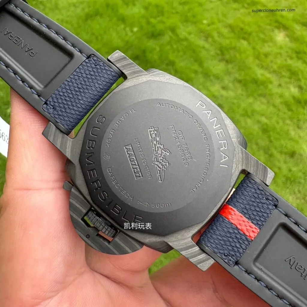 1:1 Super Clone Uhr Panerai Submersible Luna Rossa PAM01563 Carbongehäuse 42mm