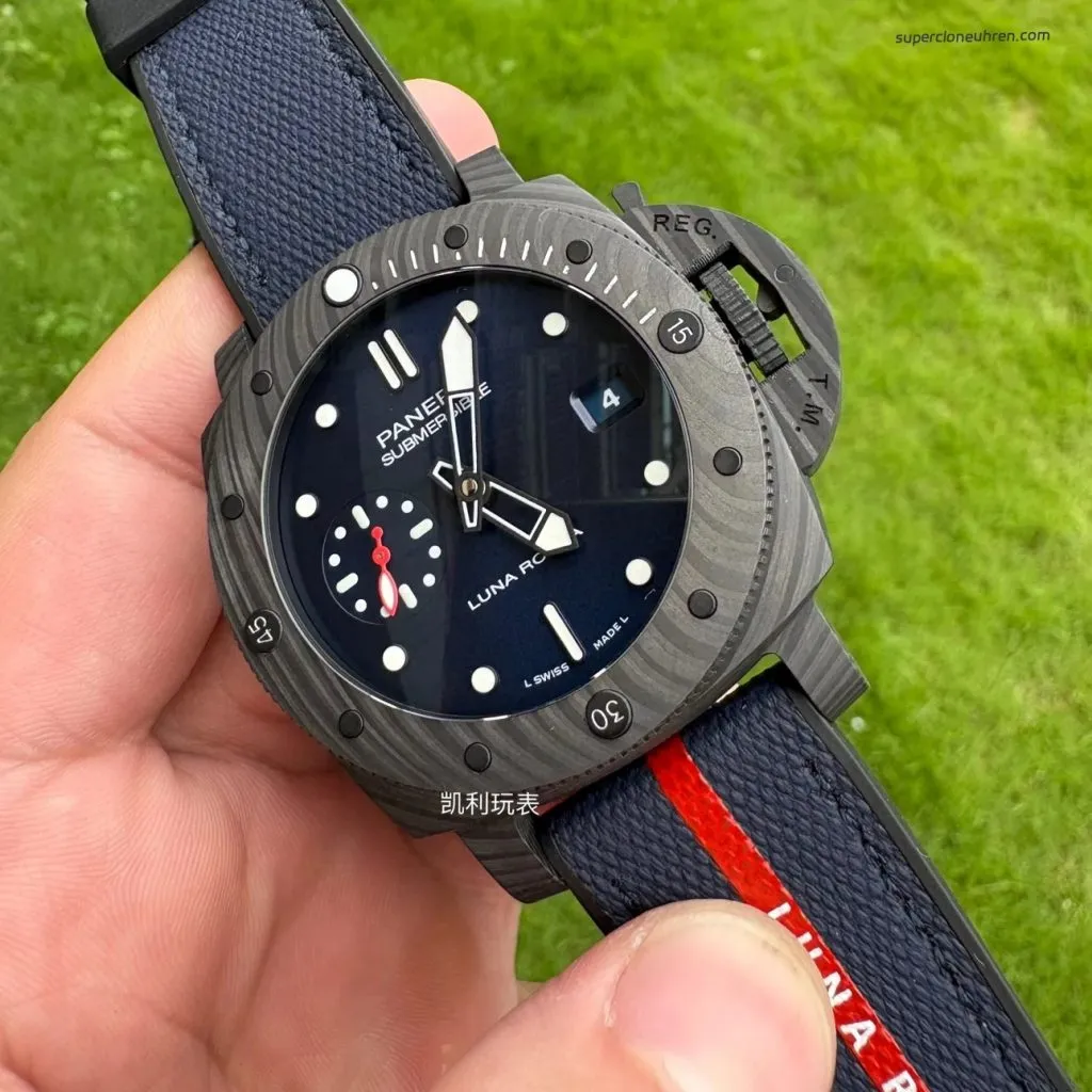 1:1 Super Clone Uhr Panerai Submersible Luna Rossa PAM01563 Carbongehäuse 42mm