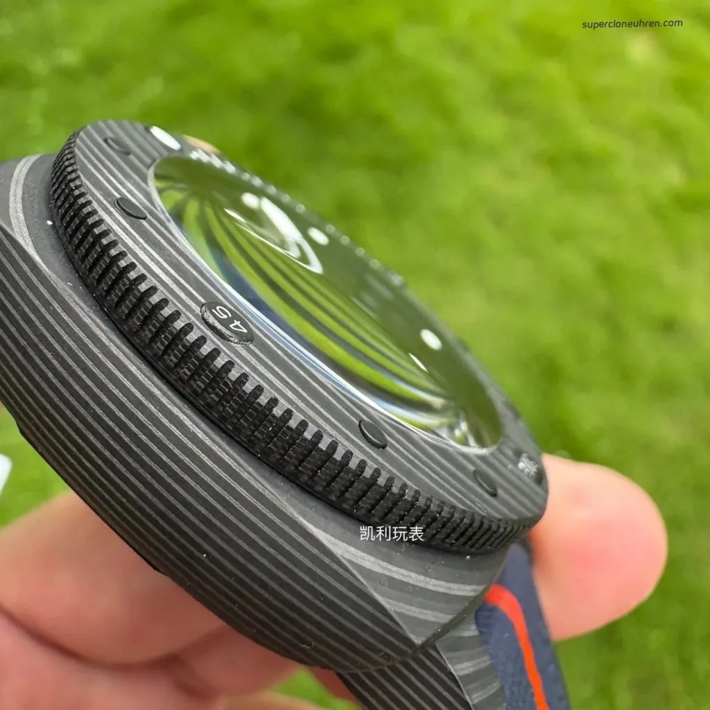 1:1 Super Clone Uhr Panerai Submersible Luna Rossa PAM01563 Carbongehäuse 42mm
