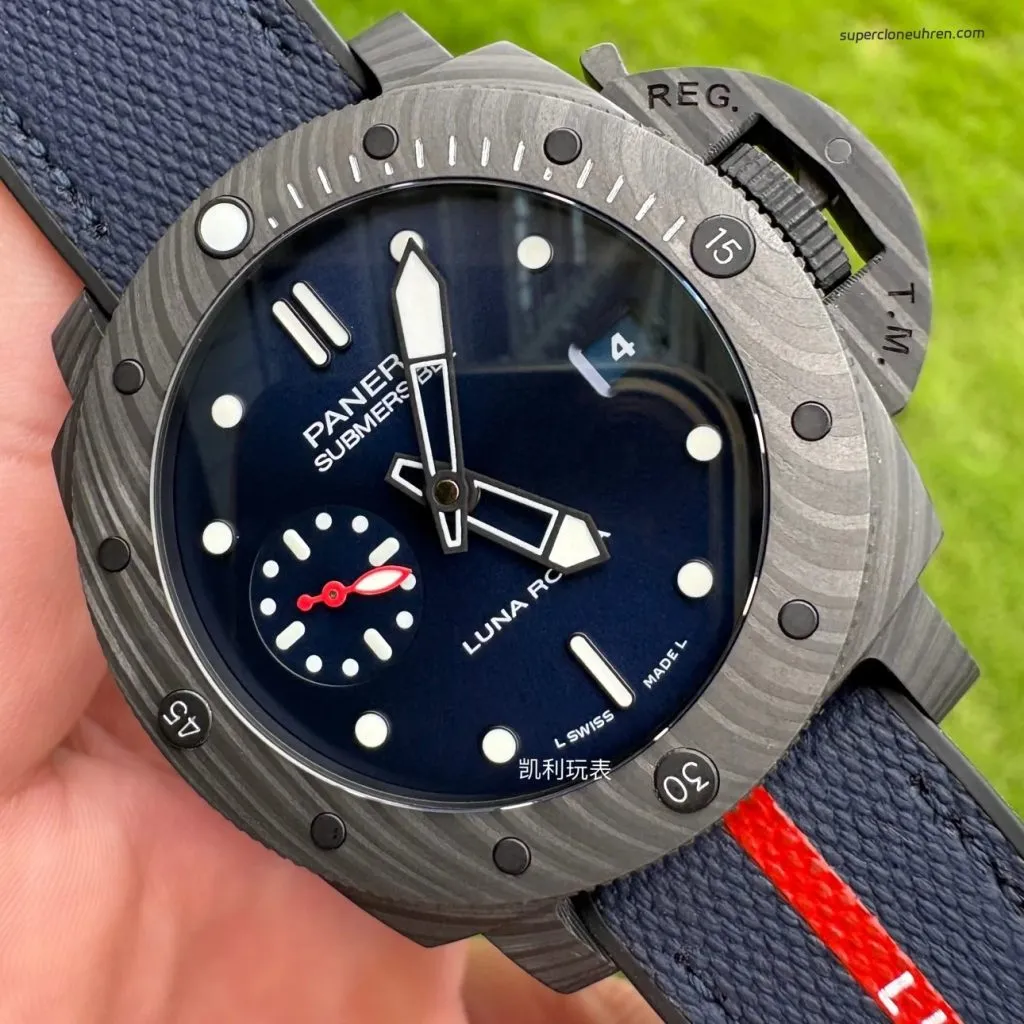 1:1 Super Clone Uhr Panerai Submersible Luna Rossa PAM01563 Carbongehäuse 42mm