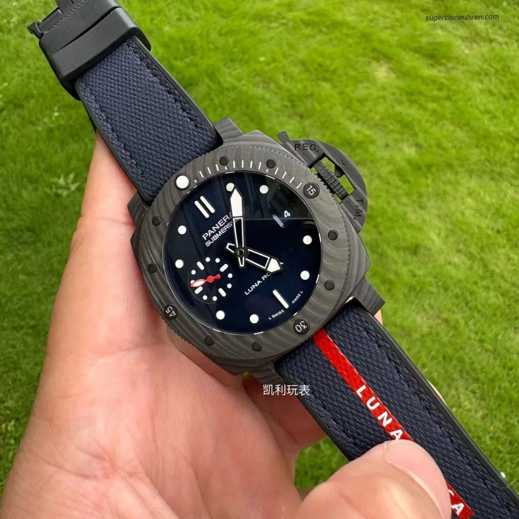 1:1 Super Clone Uhr Panerai Submersible Luna Rossa PAM01563 Carbongehäuse 42mm