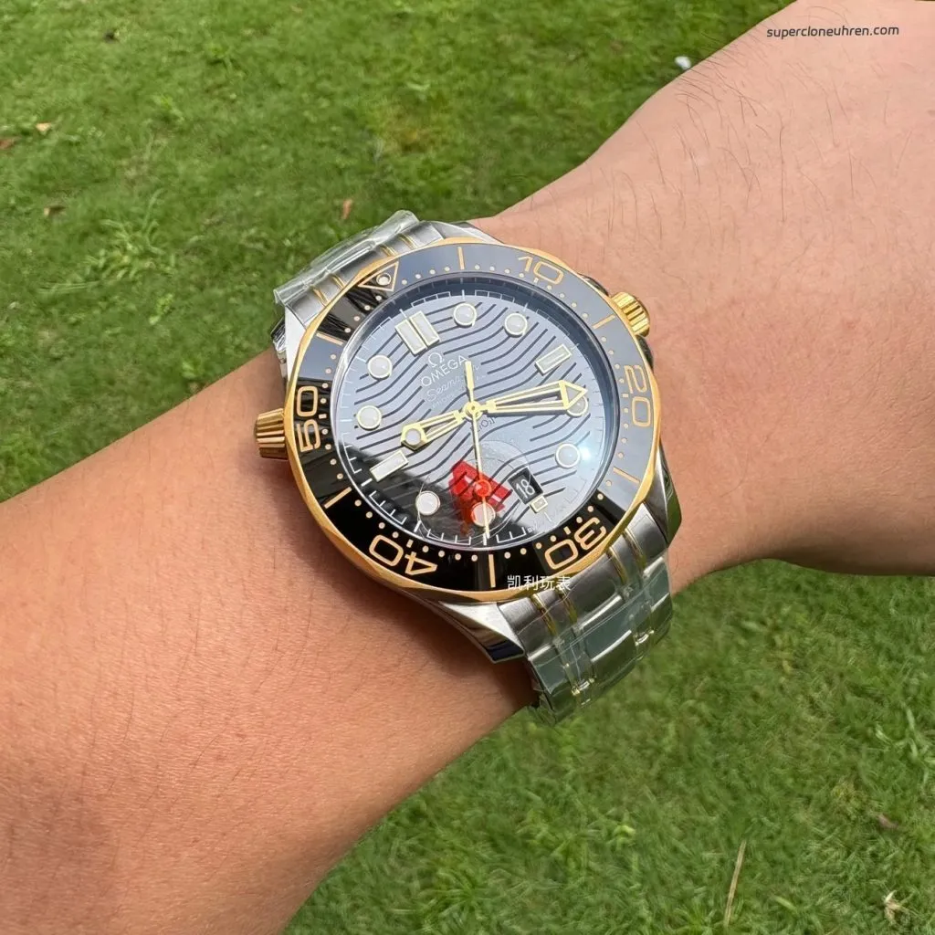 1:1 Super Clone Uhr Omega Seamaster 300 210.20.42.20.01.002 Schwarz-Gold Zweifarbig 42mm