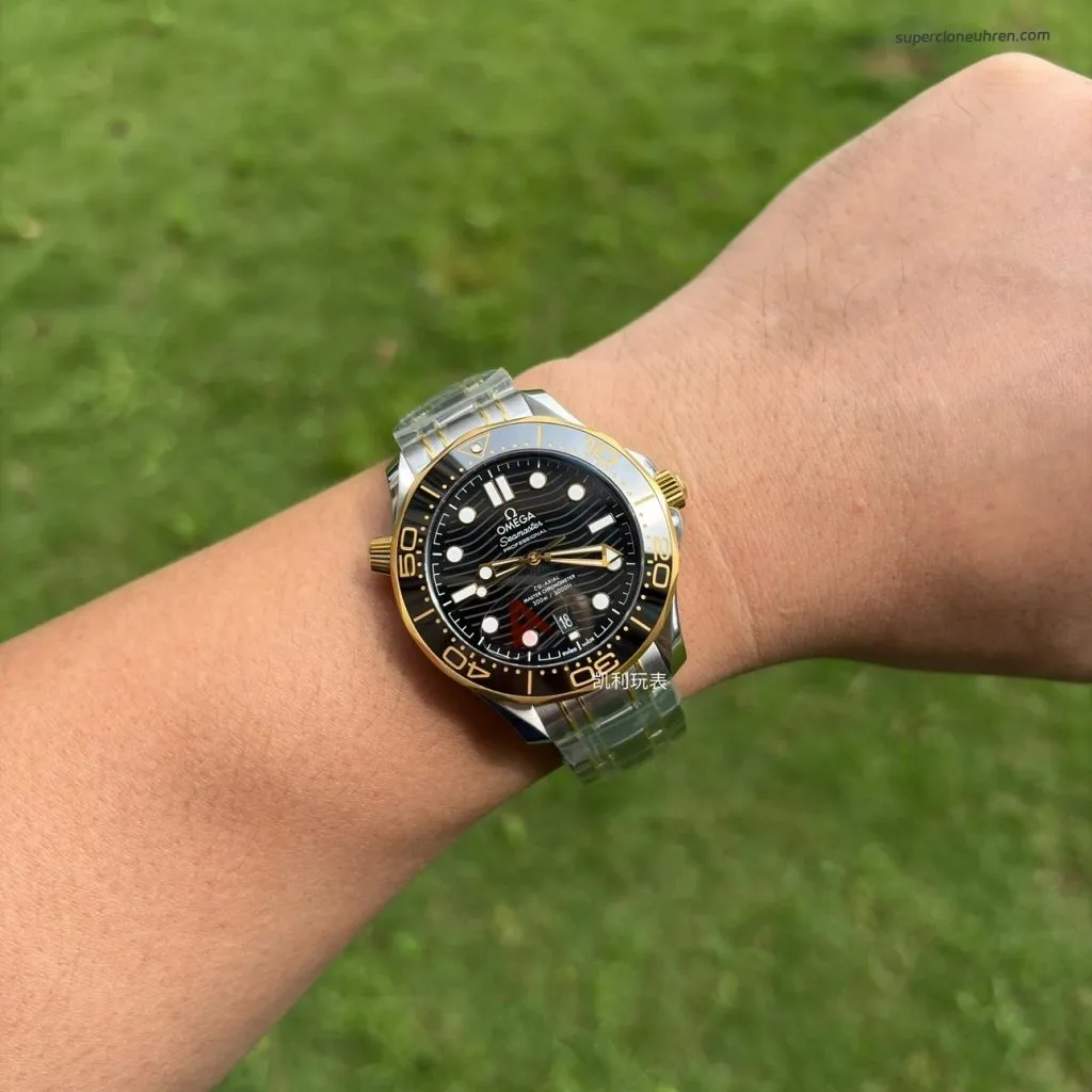 1:1 Super Clone Uhr Omega Seamaster 300 210.20.42.20.01.002 Schwarz-Gold Zweifarbig 42mm