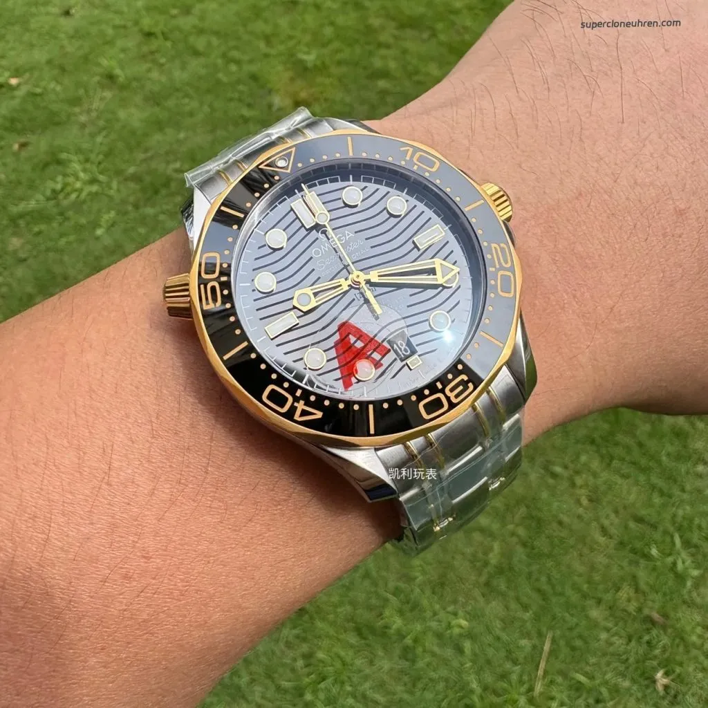 1:1 Super Clone Uhr Omega Seamaster 300 210.20.42.20.01.002 Schwarz-Gold Zweifarbig 42mm