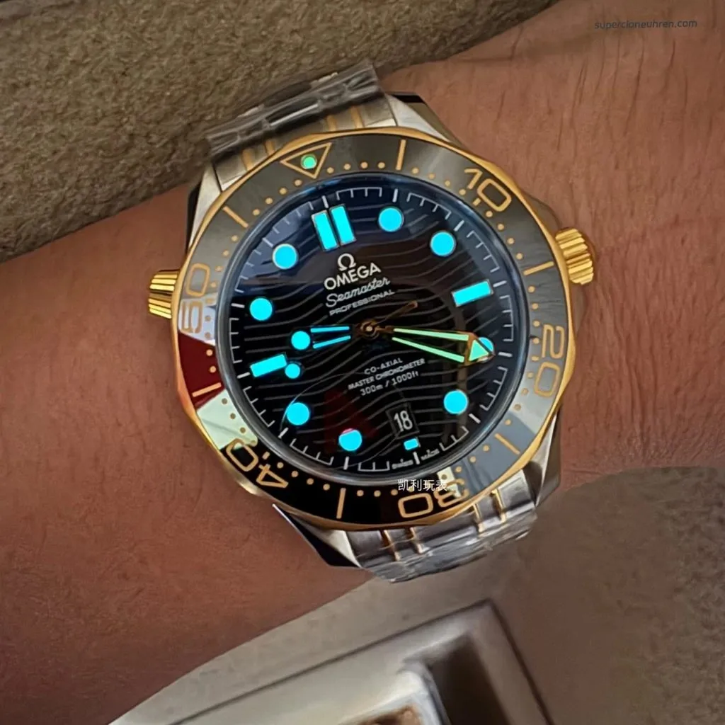 1:1 Super Clone Uhr Omega Seamaster 300 210.20.42.20.01.002 Schwarz-Gold Zweifarbig 42mm