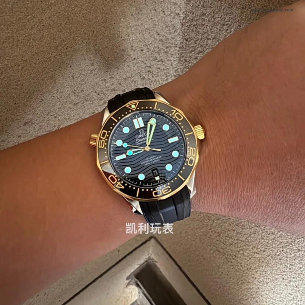 1:1 Super Clone Uhr Omega Seamaster 300 210.20.42.20.01.002 Schwarz-Gold Zweifarbig 42mm