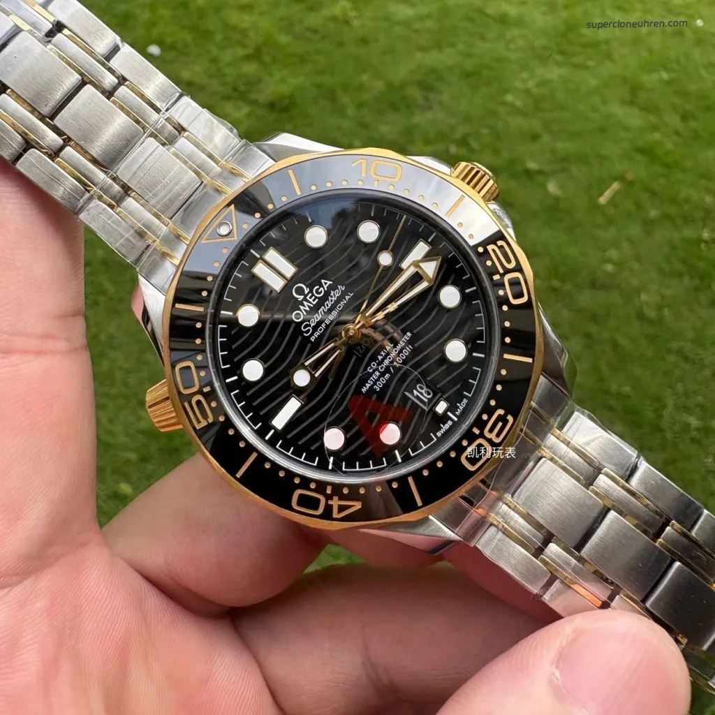 1:1 Super Clone Uhr Omega Seamaster 300 210.20.42.20.01.002 Schwarz-Gold Zweifarbig 42mm