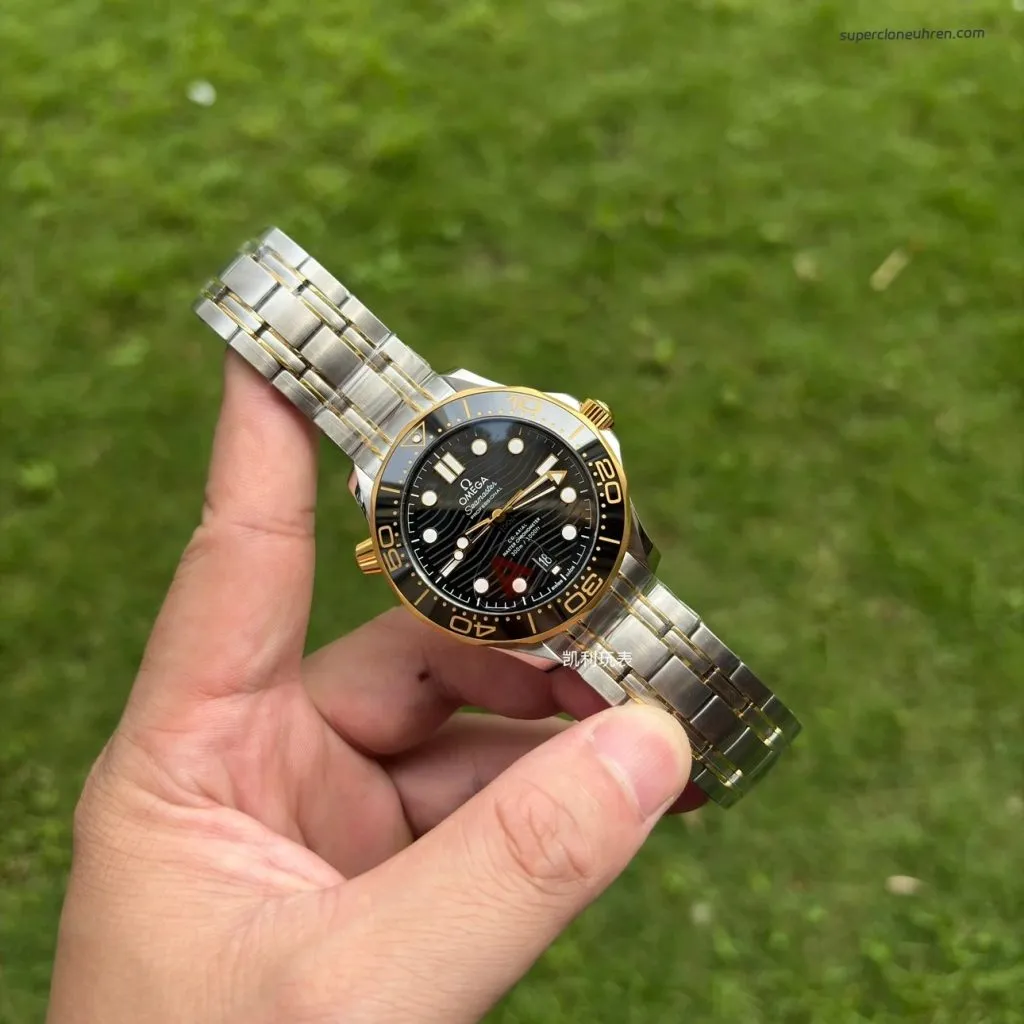 1:1 Super Clone Uhr Omega Seamaster 300 210.20.42.20.01.002 Schwarz-Gold Zweifarbig 42mm