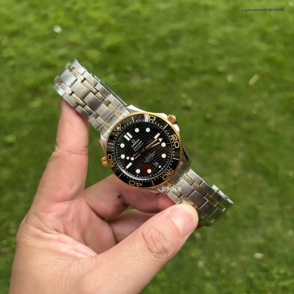 1:1 Super Clone Uhr Omega Seamaster 300 210.20.42.20.01.002 Schwarz-Gold Zweifarbig 42mm