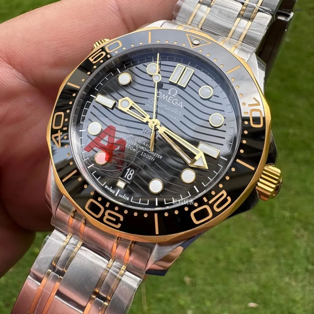 1:1 Super Clone Uhr Omega Seamaster 300 210.20.42.20.01.002 Schwarz-Gold Zweifarbig 42mm