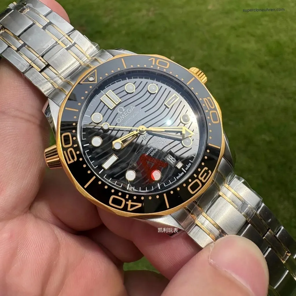 1:1 Super Clone Uhr Omega Seamaster 300 210.20.42.20.01.002 Schwarz-Gold Zweifarbig 42mm
