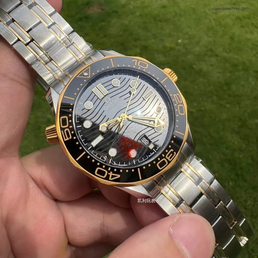 1:1 Super Clone Uhr Omega Seamaster 300 210.20.42.20.01.002 Schwarz-Gold Zweifarbig 42mm