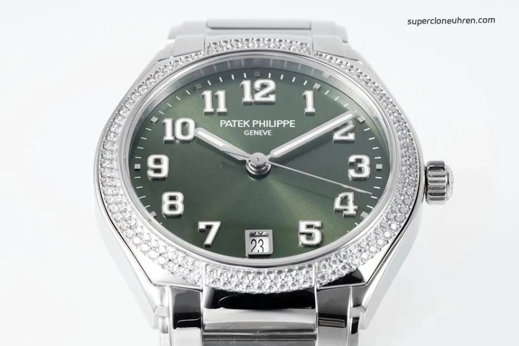 1:1 Super Clone Uhr Patek Philippe Twenty~4 7300/1200A-011 Grünes Zifferblatt mit Diamantlünette 36mm