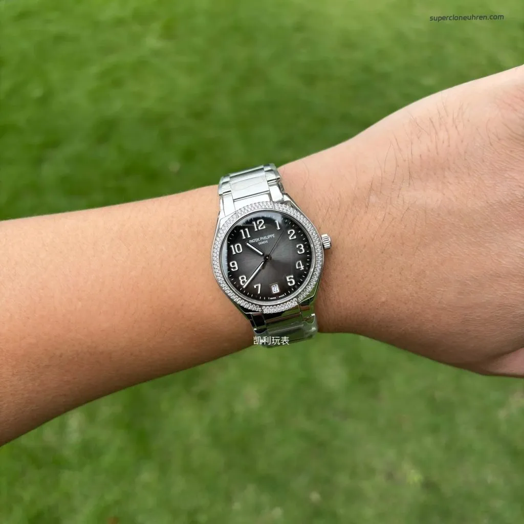 1:1 Super Clone Uhr Patek Philippe Twenty~4 7300/1200A-010 Grau Diamant-Lünette Damenuhr 36mm