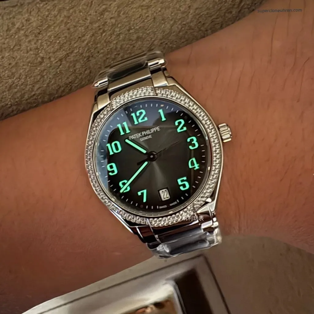 1:1 Super Clone Uhr Patek Philippe Twenty~4 7300/1200A-010 Grau Diamant-Lünette Damenuhr 36mm