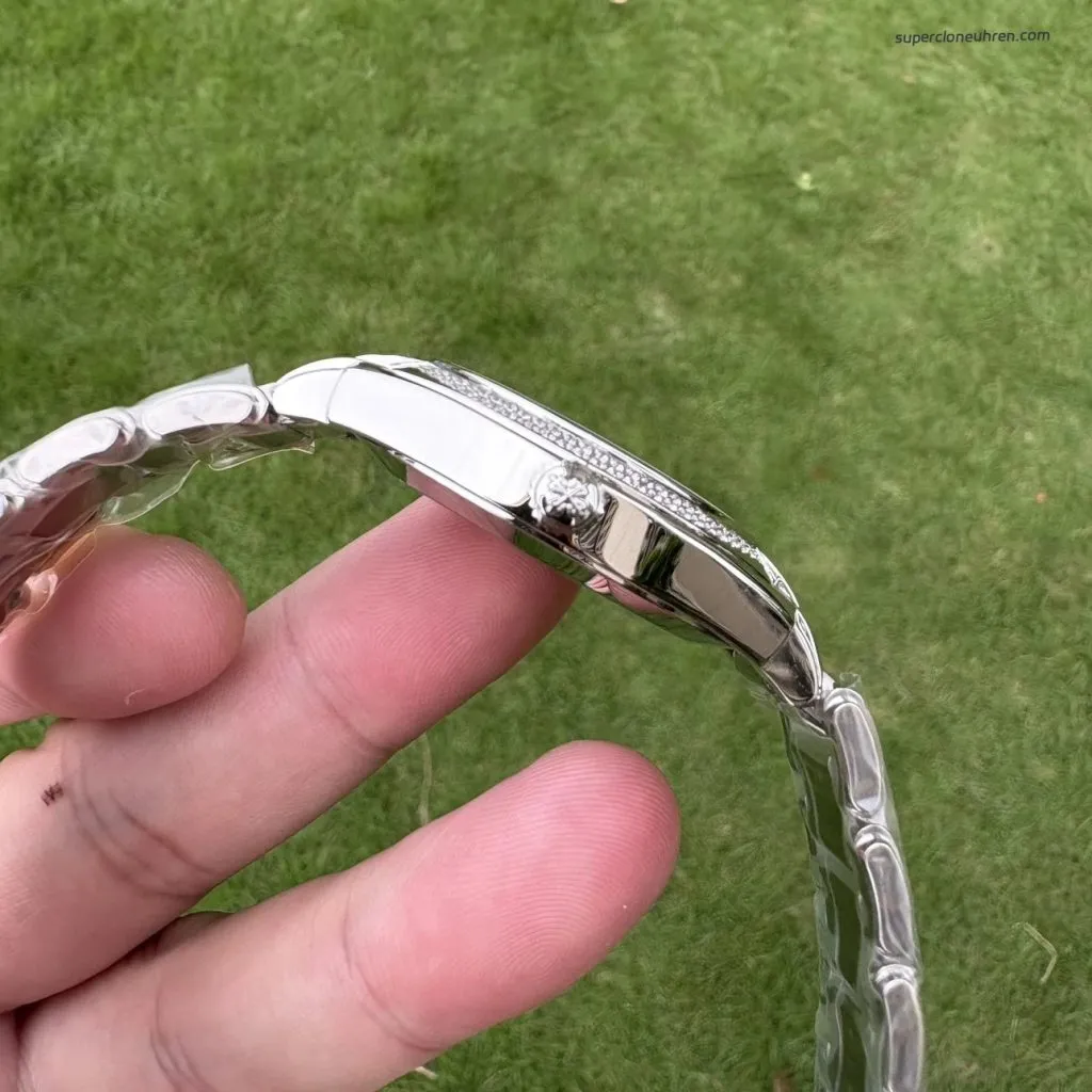 1:1 Super Clone Uhr Patek Philippe Twenty~4 7300/1200A-010 Grau Diamant-Lünette Damenuhr 36mm