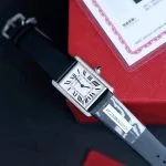 1:1 Super Clone Uhr Cartier Tank Must W4TA0017 Edelstahl mit Diamanten 33,7 × 25,5 mm