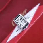 1:1 Super Clone Uhr Cartier Tank Must W4TA0017 Edelstahl mit Diamanten 33,7 × 25,5 mm